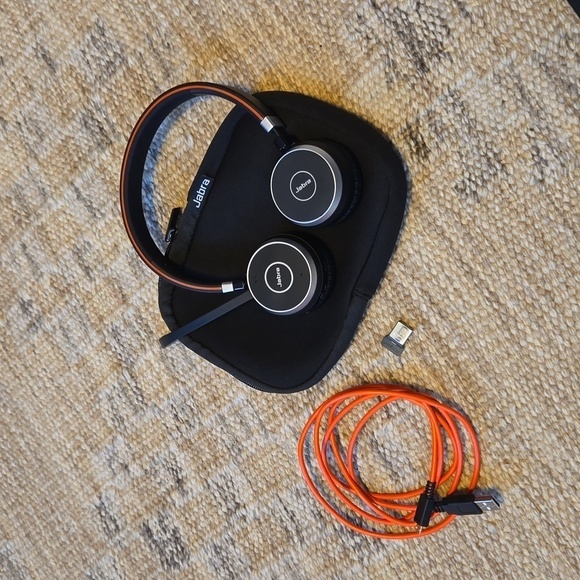 Jabra Headset with Mic - Picture 1 of 5